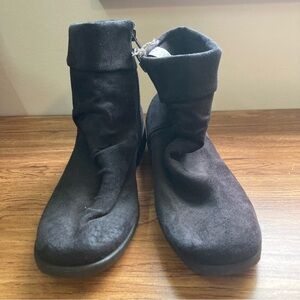 5/$15 NWOT Black Faux Suede Boots 9